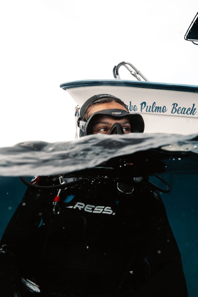 Diver at the water’s surface beside a boat during a Cabo Pulmo expedition